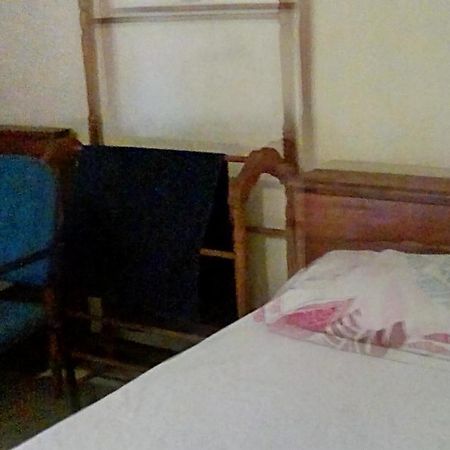 Leaf Guest House Гампола Екстер'єр фото