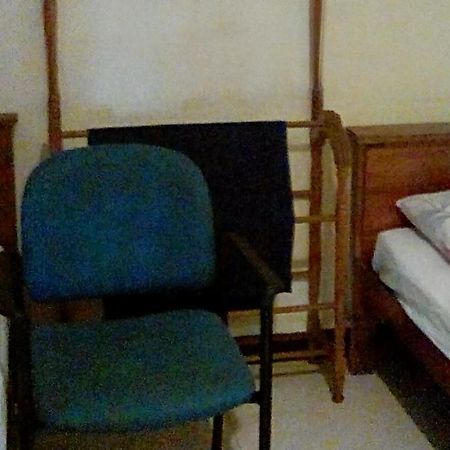 Leaf Guest House Гампола Екстер'єр фото