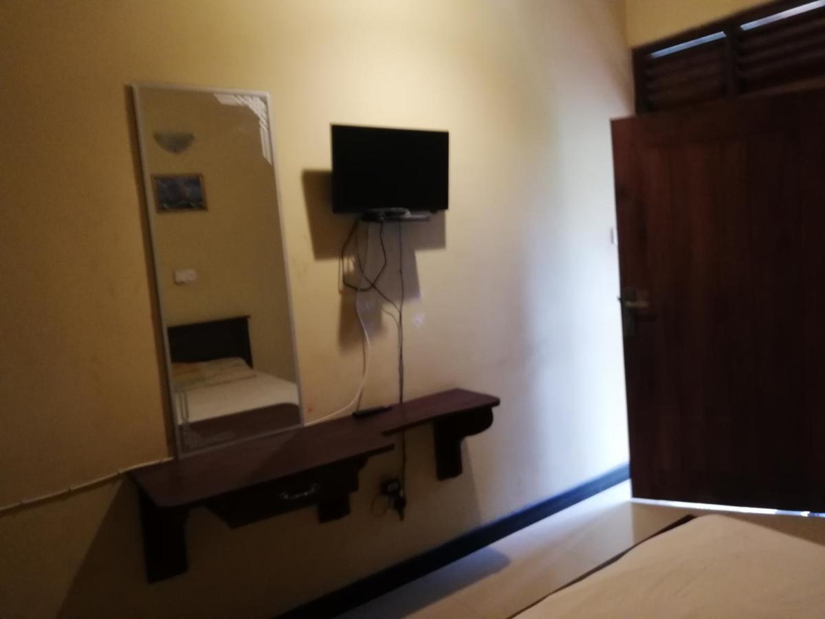 Leaf Guest House Гампола Екстер'єр фото
