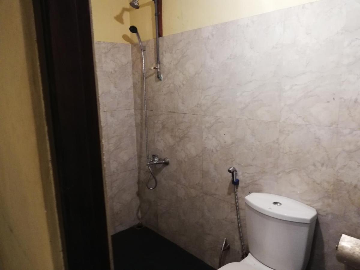 Leaf Guest House Гампола Екстер'єр фото