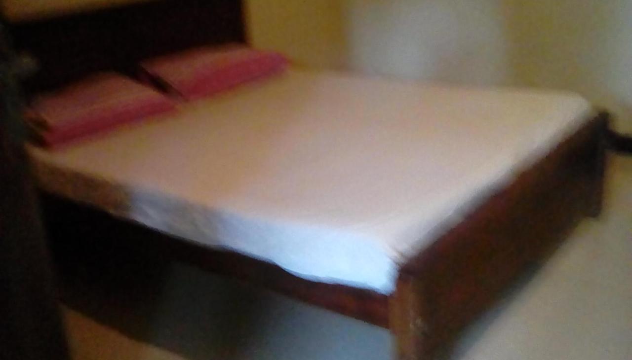 Leaf Guest House Гампола Екстер'єр фото