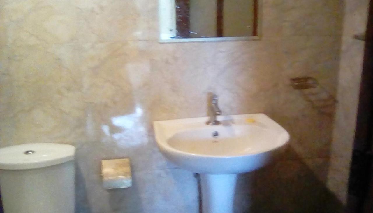 Leaf Guest House Гампола Екстер'єр фото