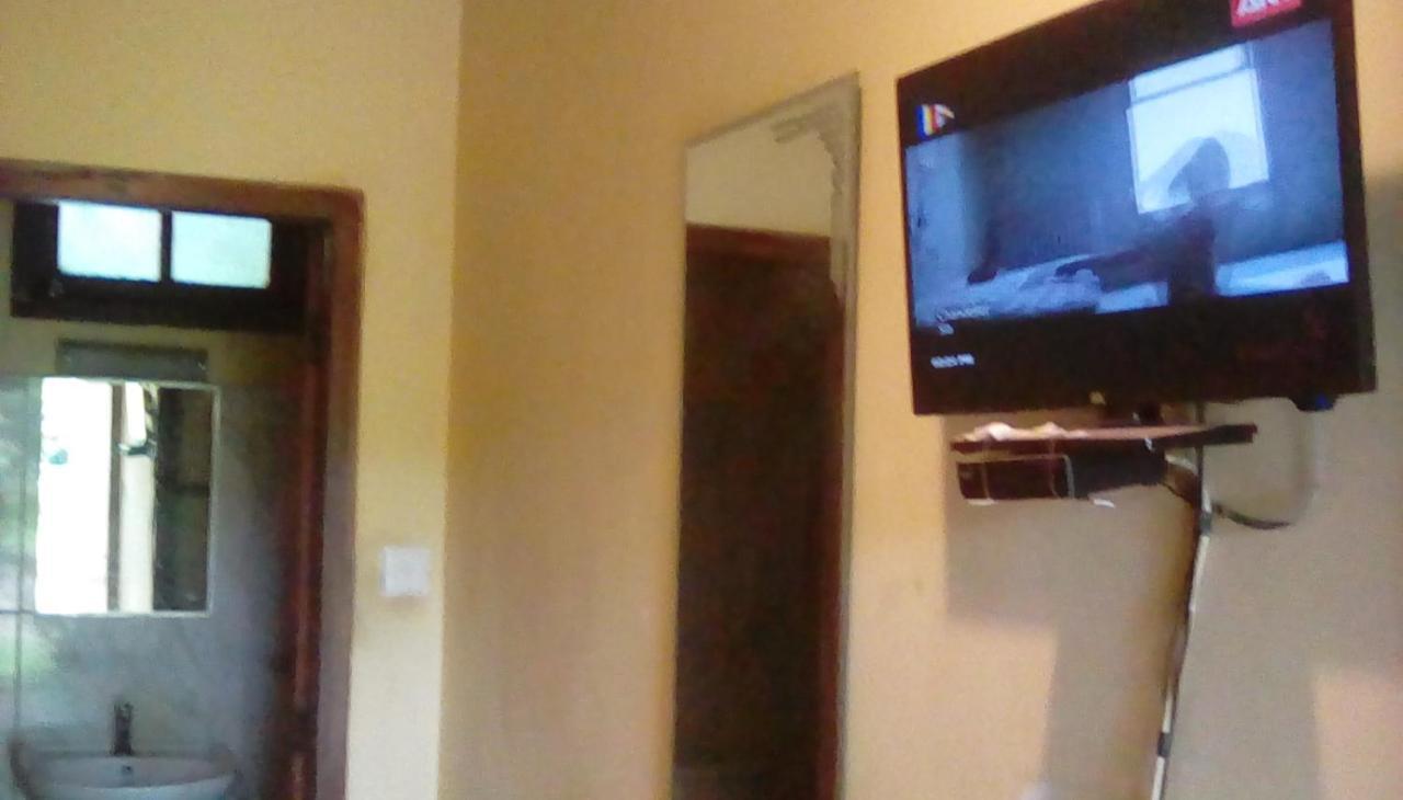 Leaf Guest House Гампола Екстер'єр фото