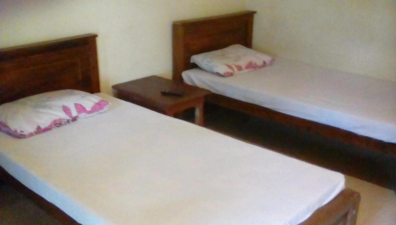 Leaf Guest House Гампола Екстер'єр фото