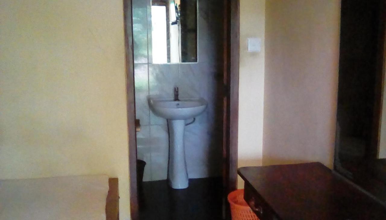 Leaf Guest House Гампола Екстер'єр фото
