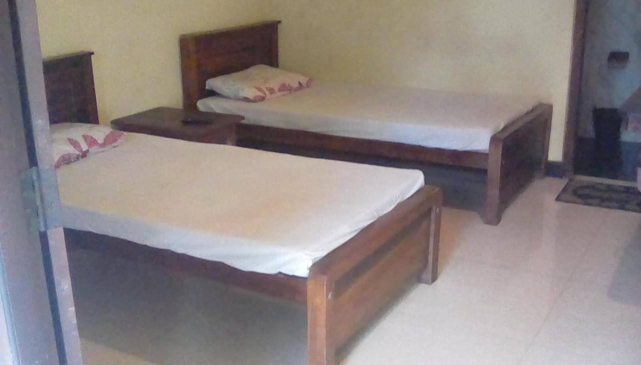 Leaf Guest House Гампола Екстер'єр фото