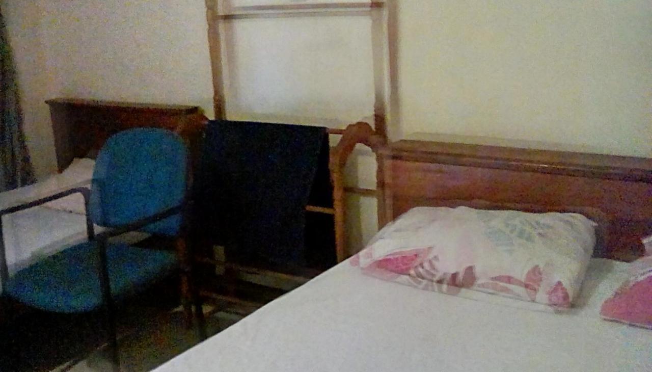 Leaf Guest House Гампола Екстер'єр фото
