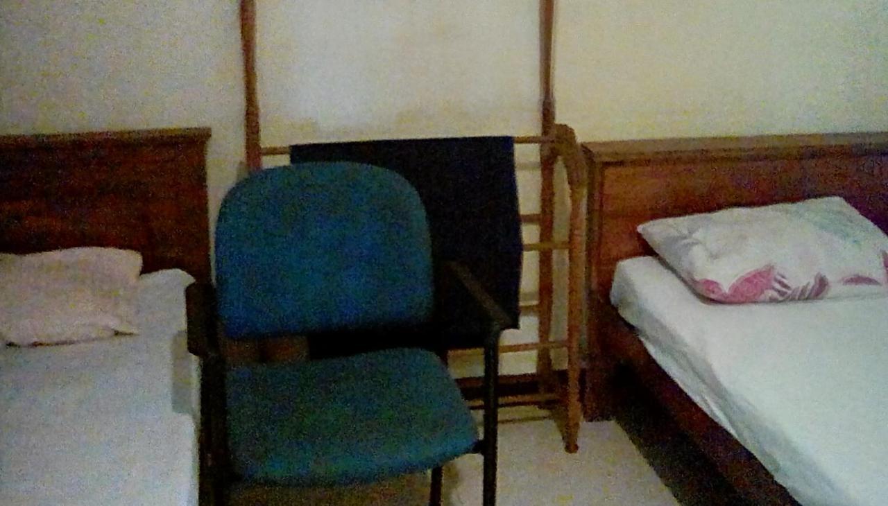 Leaf Guest House Гампола Екстер'єр фото