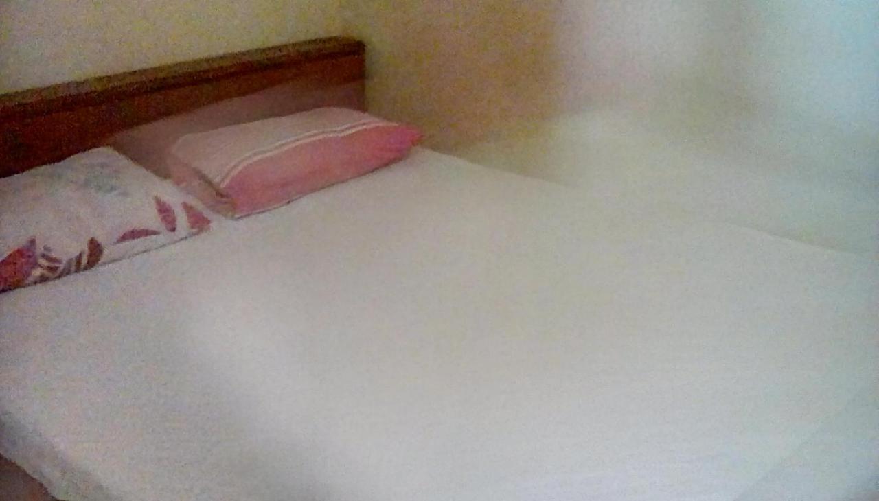 Leaf Guest House Гампола Екстер'єр фото